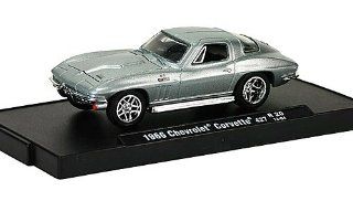 Chevrolet Corvette Sting Ray Coupe 427 (C2), silver , 1966, Model Car, Ready made, M2 Machines 1:64: M2 Machines: Toys & Games