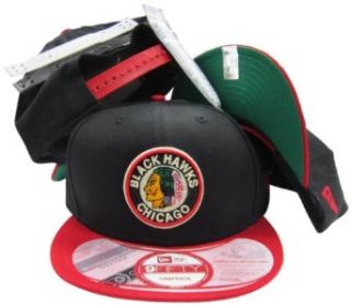 Chicago Blackhawks Vintage 3 Interchangeable Plastic Straps Two Tone Snapback Hat / Cap: Clothing