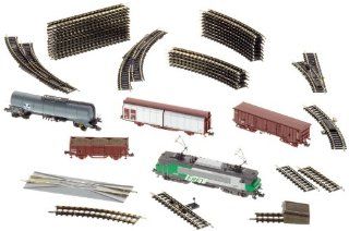 Trix "Fret SNCF" N Scale Starter Set with a Freight Train, Track Layour, and a Locomotive Controller: Toys & Games