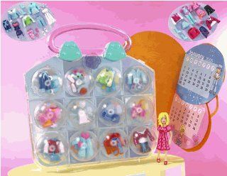 Polly Pocket Year Round Style Playset   Calendar Girl Carrying Case with Outfits for Every Month of the Year!: Toys & Games