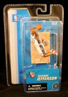 RICHARD JEFFERSON / NEW JERSEY NETS * 3 INCH * McFarlane's NBA Sports Picks Series 3 Mini Figure & Display Base: Toys & Games