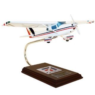Cessna Model C 150/152   1/24 scale model: Toys & Games