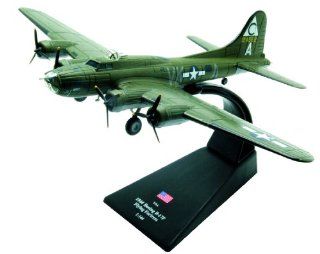 Boeing B 17F Flying Fortress diecast 1:144 model (Amercom LB 2): Toys & Games