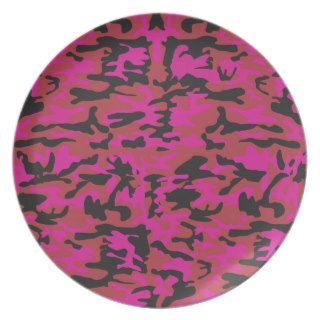 Hot pink camo pattern party plates