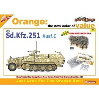 Cyber Hobby 1/35 Sd.Kfz.251 Ausf.C plus German Infantry in Action 1941 42 Figure Set: Toys & Games