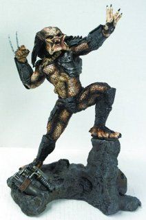 Predator 12" Resin Limited Edition Statue: Toys & Games