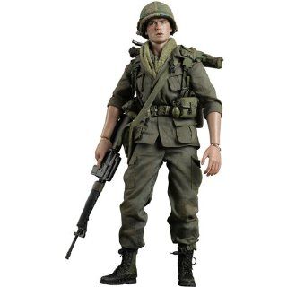 Platoon Movie Charlie Sheen As Chris Taylor 12" Figure By Hot Toys: Toys & Games