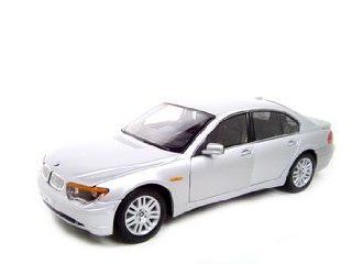 BMW 745i 7 SERIES 745 SILVER 1:18 DIECAST MODEL: Toys & Games