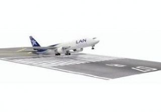 Dragon Models LAN Cargo 767 300F Diecast Aircraft with Runway Section, Scale 1:400: Toys & Games