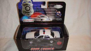 ROAD CHAMPS 1:43 1 OF 10,000 POLICE SERIES 2 TEXAS STATE TROOPER WITH COLLECTIBLE PIN: Toys & Games