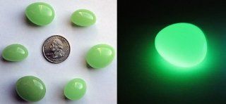 Green Glow in the Dark Stones for Aquariums or Fish Tanks (4 Ounces   Approximately 22 stones) : Aquarium Decor Rocks : Pet Supplies