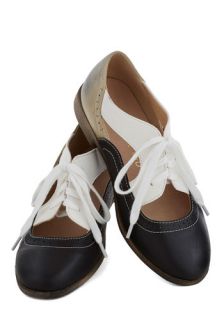 Who Could Be Saddle Shoes  Mod Retro Vintage Flats